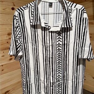 NFINITY Monochrome Striped Men's Shirt